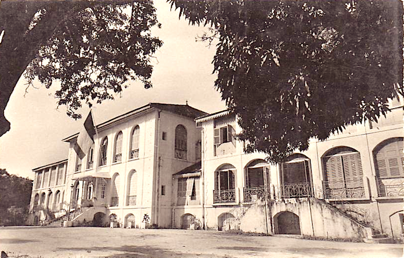 Palais du gouverneur de la Guinée Francaise à Conakry. Devenu le siège de la présidence de la république en 1958, il fut détruit par Sékou Touré en 1983